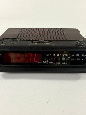 GE FM/AM Clock Radio Model 7-4613A Vintage Walnut-Like Finish Tested Works